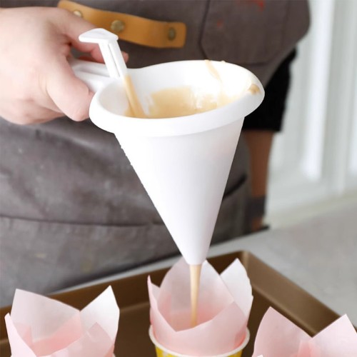 Çikolata Hunisi Döküm Hunisi Krema Hunisi Kek Hunisi Beyaz Plastik 13x9.8cm GT008