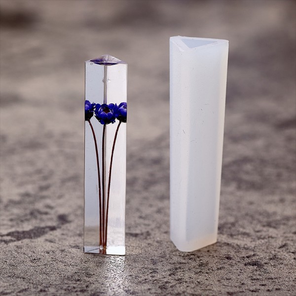 Epoksi Üçgen Kolye Kalıbı Takı Kalıbı Silikon 5x1.7cm