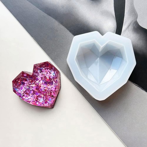 Epoksi Kalp Kalıbı Kristal Kesim Obje Kalıbı Silikon 5.7x5.7x1.5cm Epoksi Kalp Kalıbı Kristal Kesim Obje Kalıbı Silikon 5.7x5.7x1.5cm